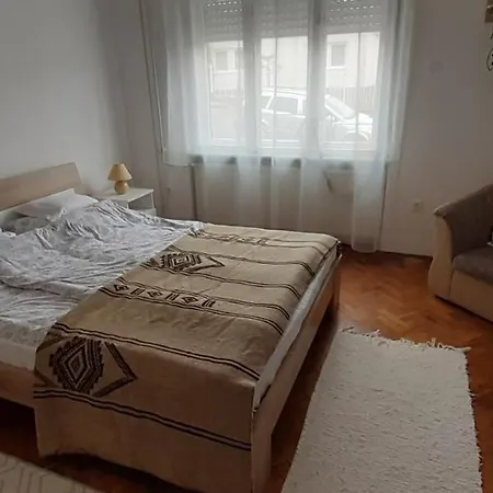 Haziallatbarat Mandula Haz Koezpontjanal