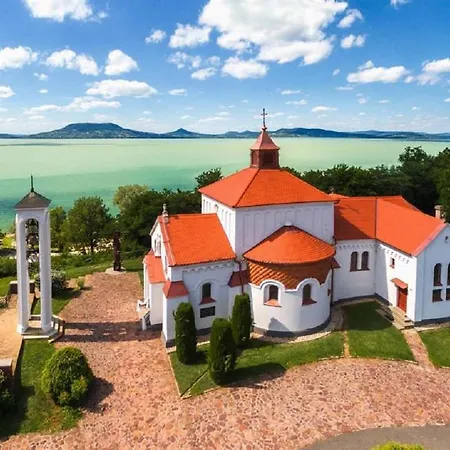Haziallatbarat Mandula Haz Koezpontjanal Holiday home