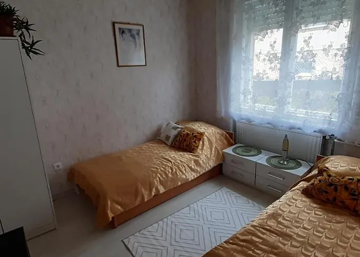 Haziallatbarat Mandula Haz Koezpontjanal Holiday home *
