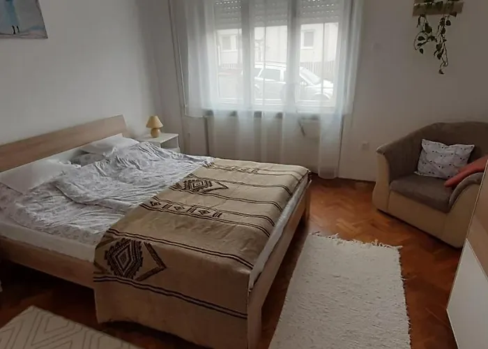 Haziallatbarat Mandula Haz Koezpontjanal