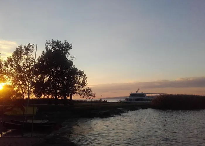 Haziallatbarat Mandula Haz Koezpontjanal Fonyod