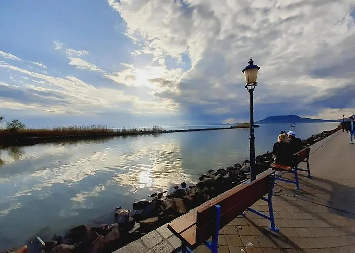 Haziallatbarat Mandula Haz Koezpontjanal * Fonyod